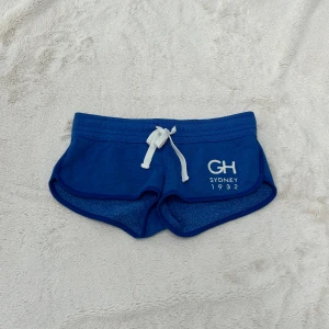 Lågmidjade mjukis shorts  - Ett par shorts från Gilly hicks i storlek XS. Rakt över midjemått: ca 35cm. Jag fraktar inom 24h. Se plagg i min profil