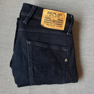 Mörkblå Replay Anbass jeans slim fit - Replay Anbass jeans | Storlek 30/32 | Mycket bra skick | Hör av dig vid funderingar 🙌🏼