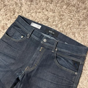 Replay hyperflex jeans slim fit herr w31  - Replay hyperflex jeans i slim passform. Mycket bra skick, inga märkvärdiga defekter. Storlek W31, postas samma dag som köp eller dagen därpå🙌💯