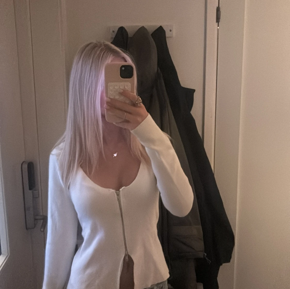 Vit långärmad topp med dragkedja