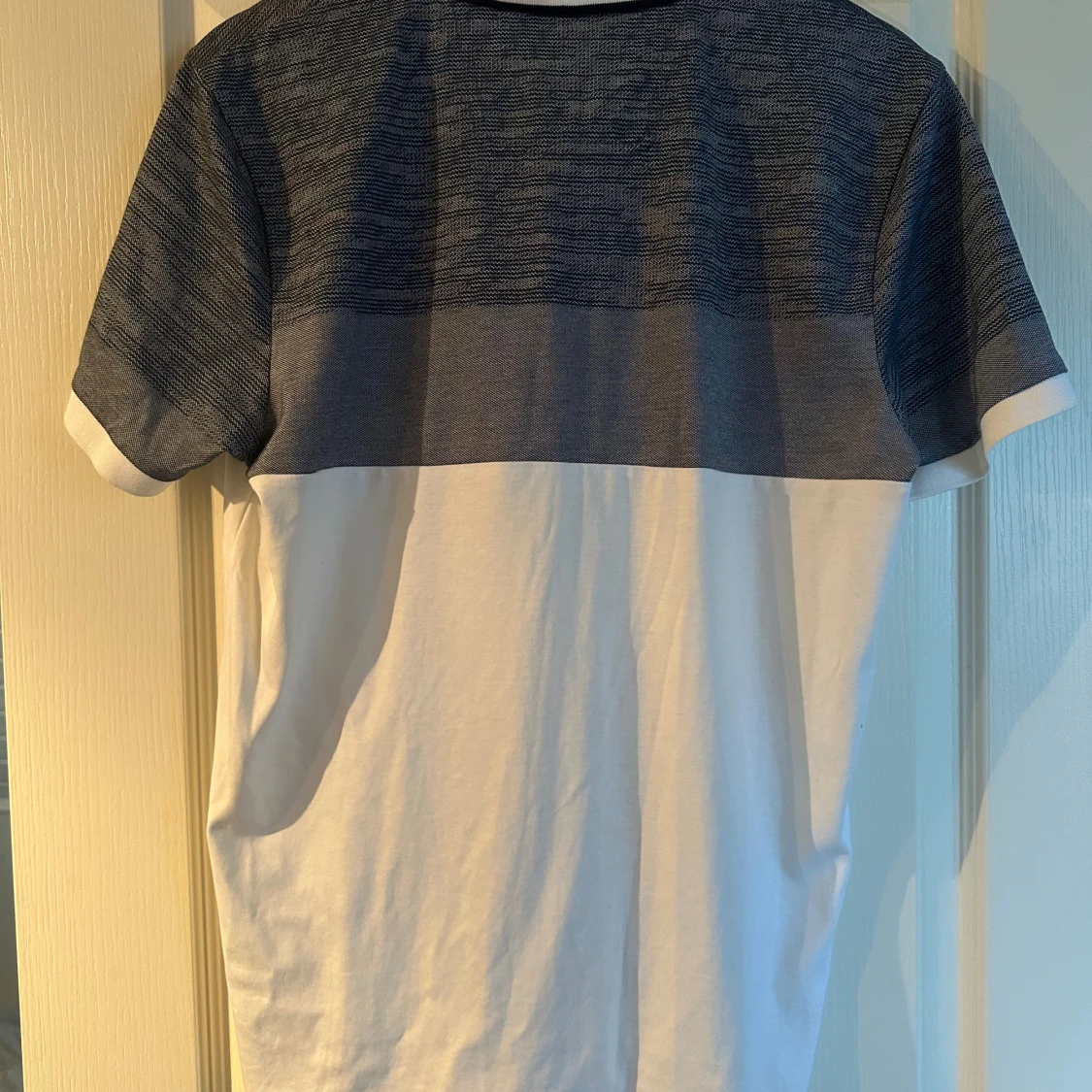 Vit och blå pikétröja från Hugo Boss - 2