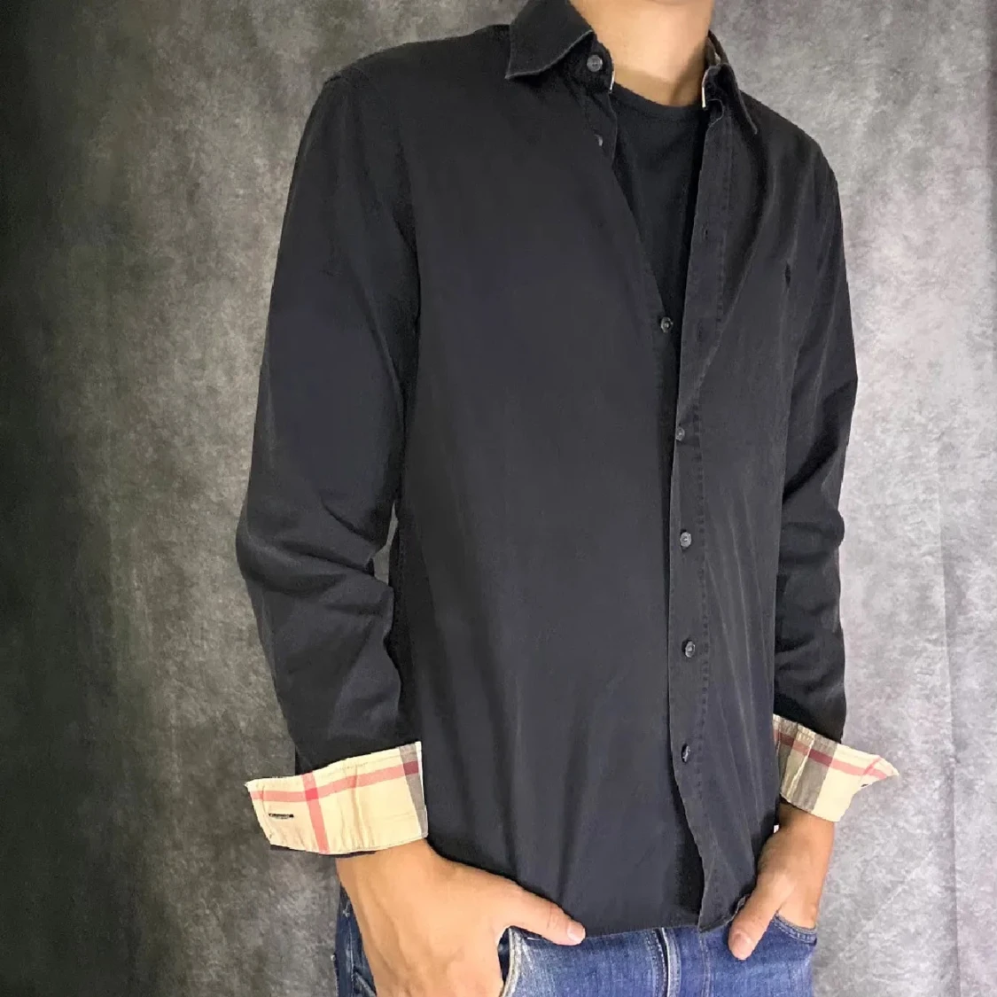 Svart Burberry Brit skjorta med rutig detalj - 1