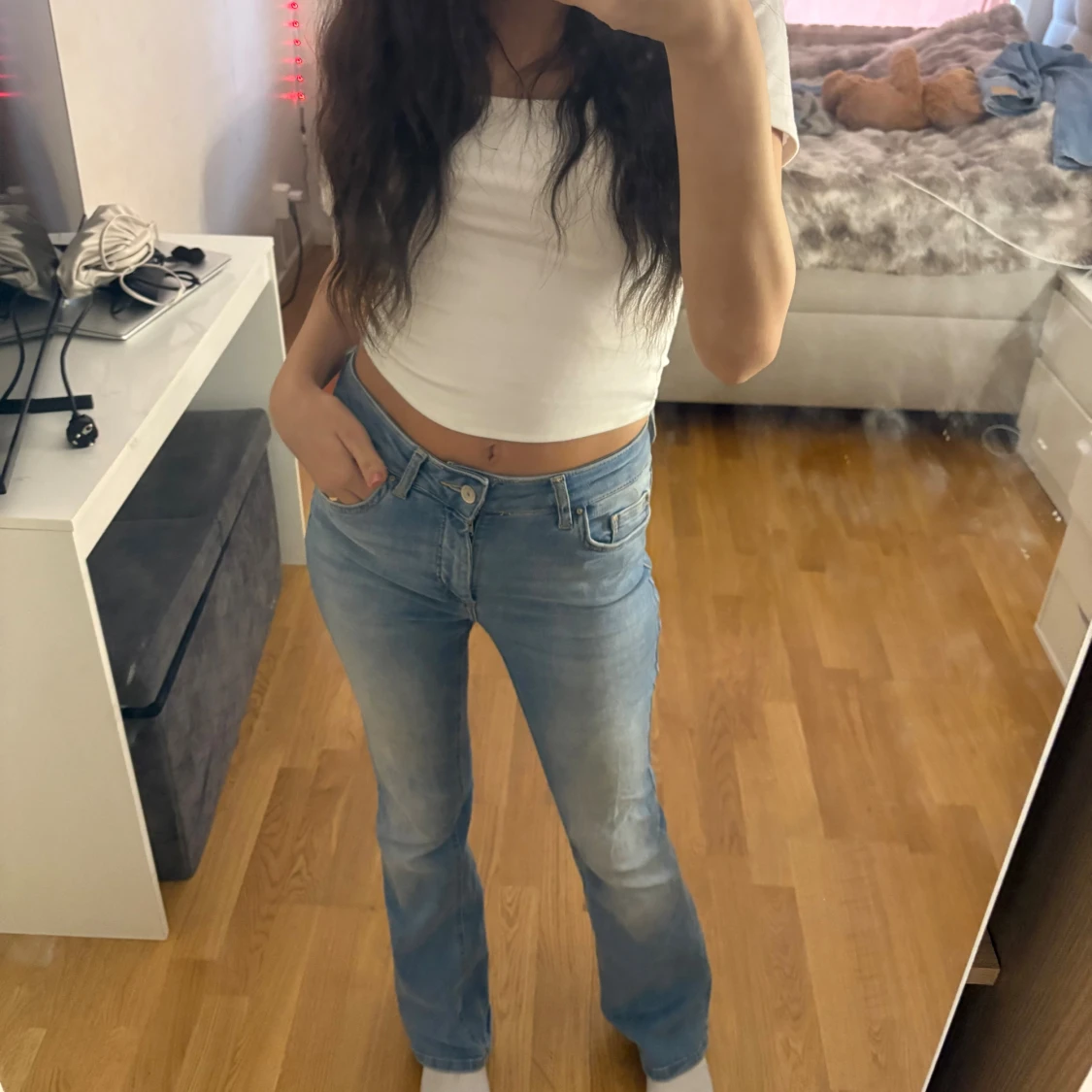 Ljusblå utsvängda jeans - 1