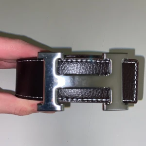 Brunt H bälte  - Riktigt bra kvalité, helt nytt