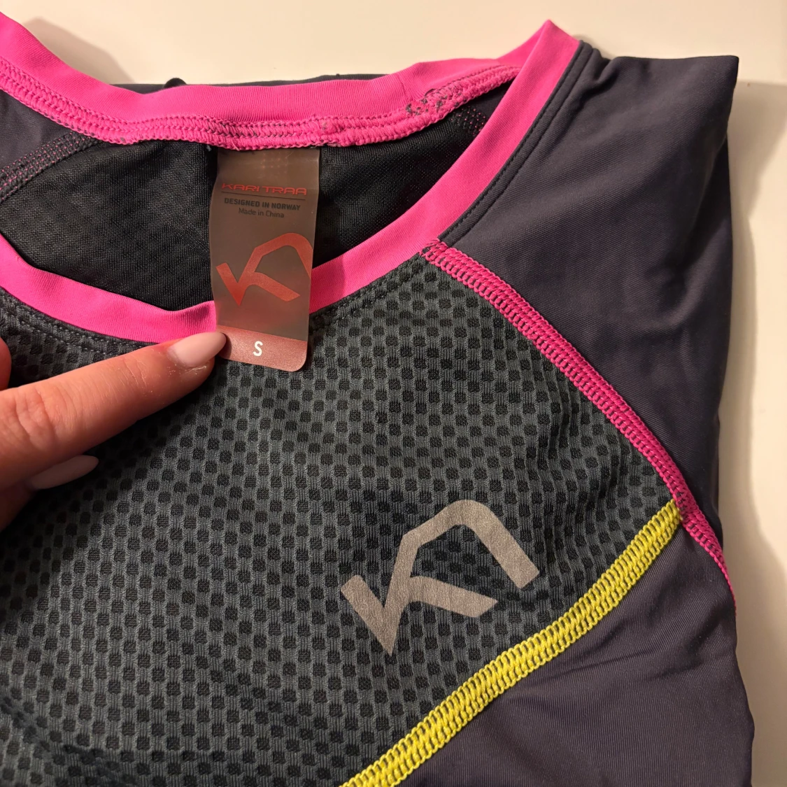 Kari Traa träningströja i grå, rosa & gul - 2