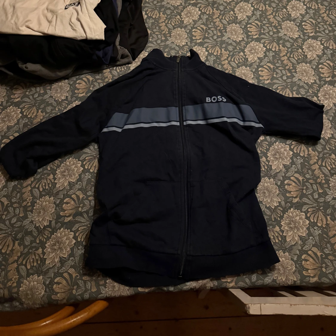 Mörkblå vindjacka från BOSS