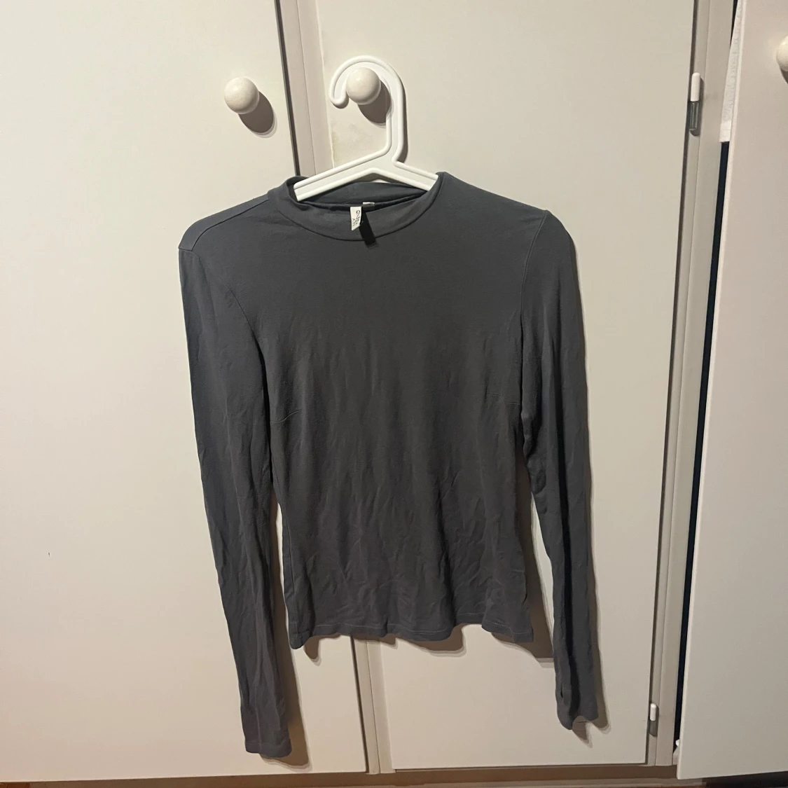 Grå långärmad topp från NLY Trend