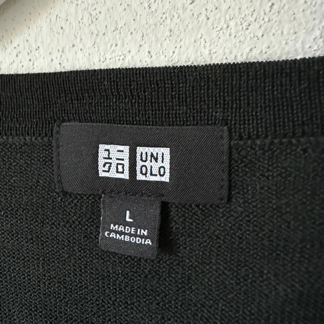 Mörkgrön v-ringad ulltröja från Uniqlo - 2