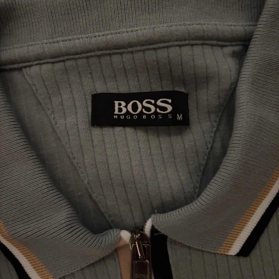 Ribbad pikétröja från Hugo Boss - 1