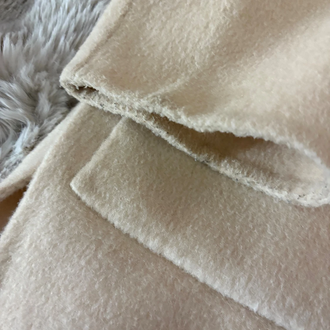 Beige kappa med päls huva - 2