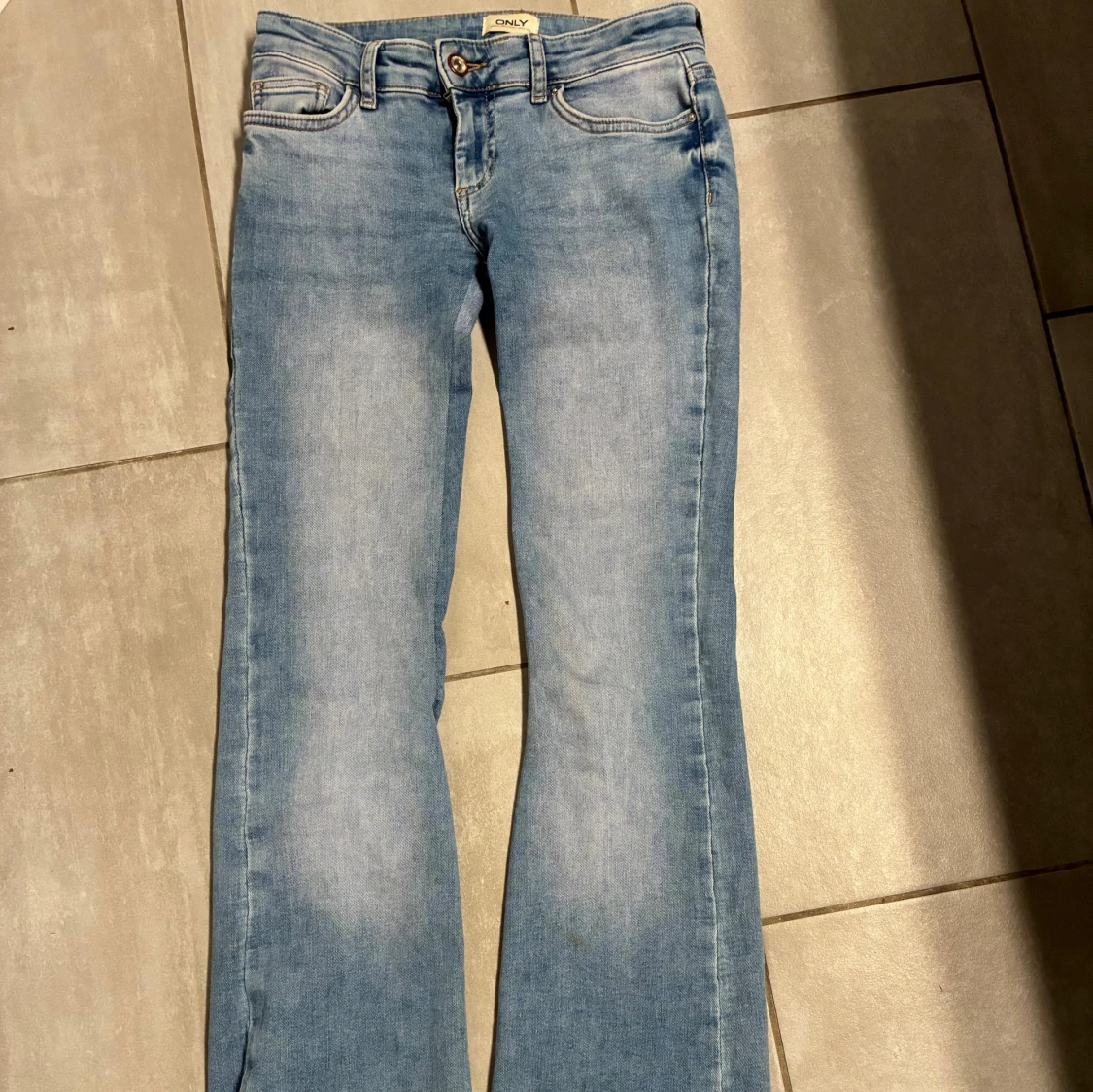 Ljusblå bootcut jeans från Only - 2