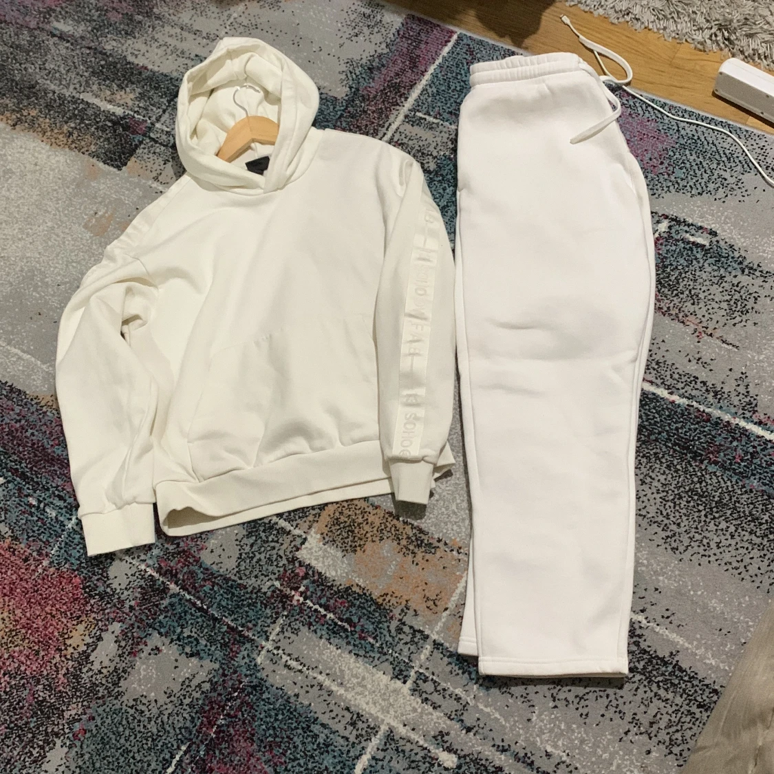 Vita mjukisbyxor från Smug, storlek M