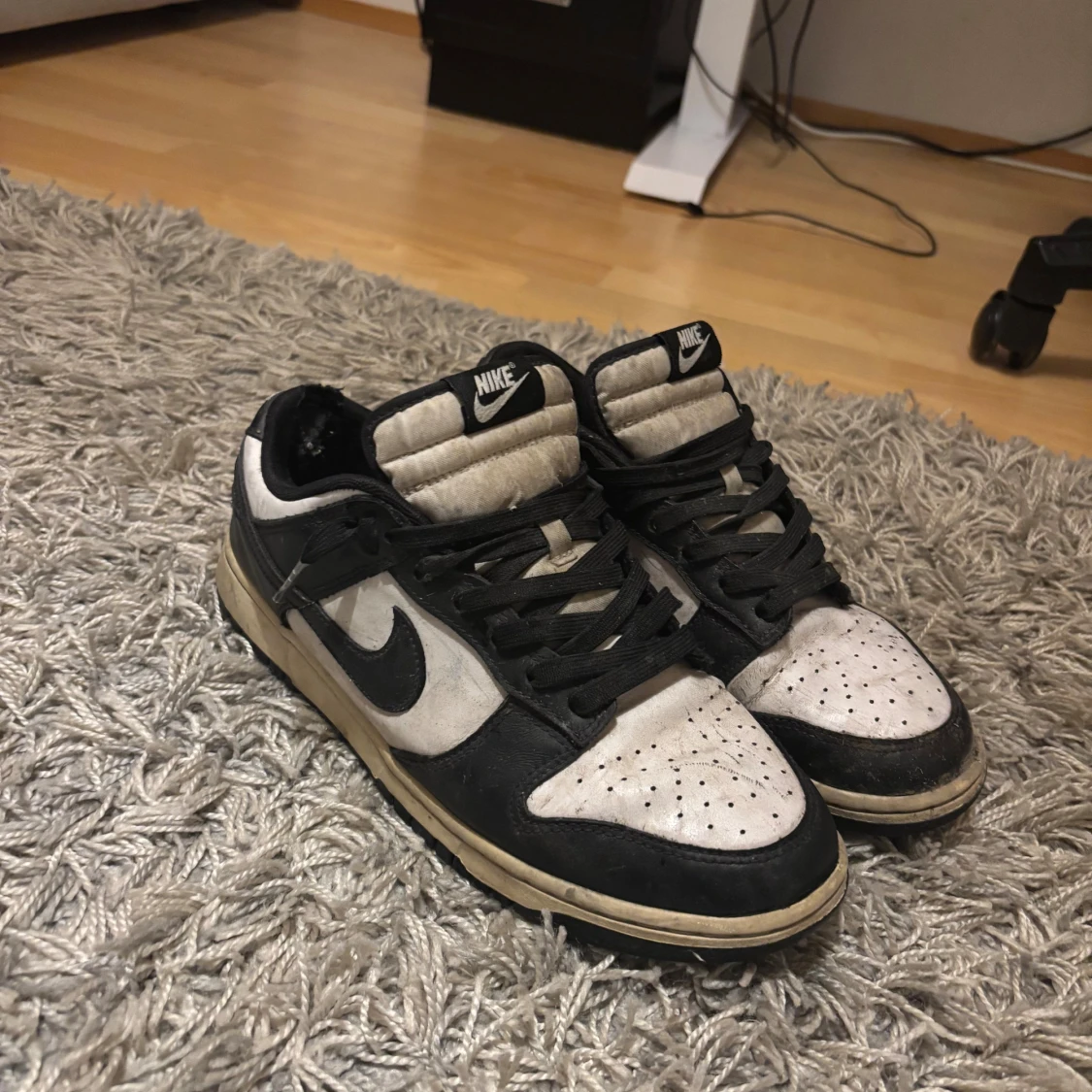 Nike Dunk Low svart/vit sneakers 43