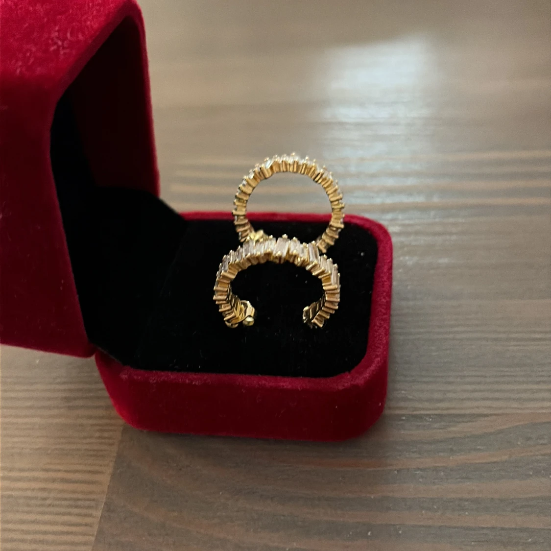 Glittriga guldiga creoler - 1