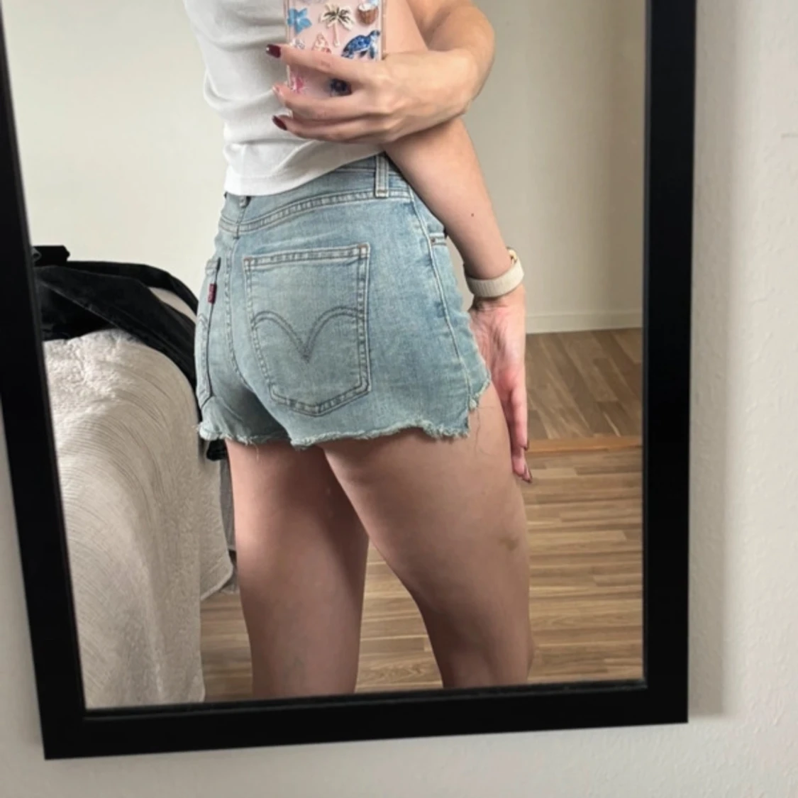 Levi's ljusblå jeansshorts med broderi - 4