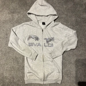 Bvaldi Zip-hoddie - Snygg bvaldi hoddie👍 -storlek xs -fint skick 
