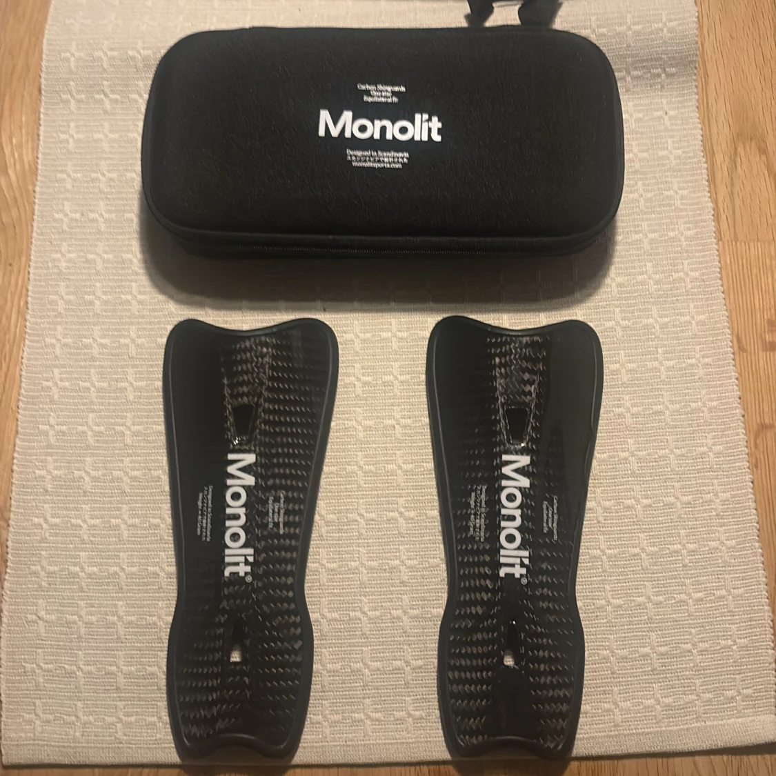 Monolit Carbon Shinguards - 4
