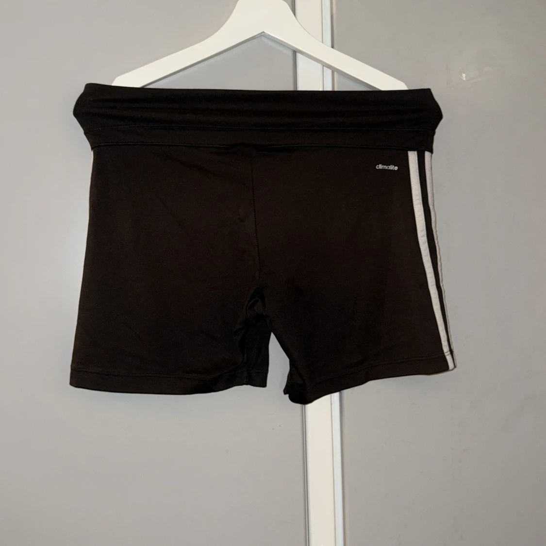 Svarta Adidas träningsshorts - 3