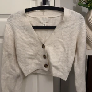 Croppad kofta  - Använd fåtal gånger, normal i storleken.