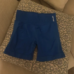 Blå träningsshorts från DFYNE i impact modellen helt oanvända  - Blåa träningsshorts från DFYNE i impact modellen helt oanvända 