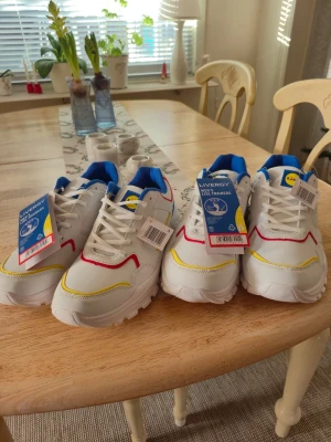 Limited Lidl sneakers - Limited Edition sneakers från Lidl, helt nya aldrig använda med lappar kvar. Finns ett till par i en annan annons storlek 44. Pris kan diskuteras 
