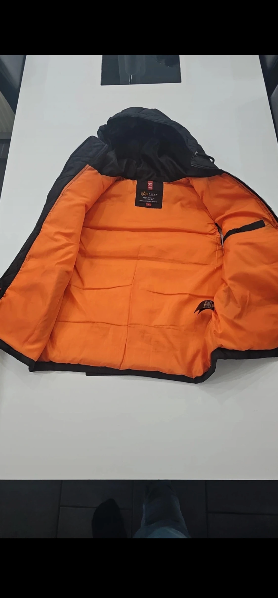 Svart dunväst Alpha Industries M - 5