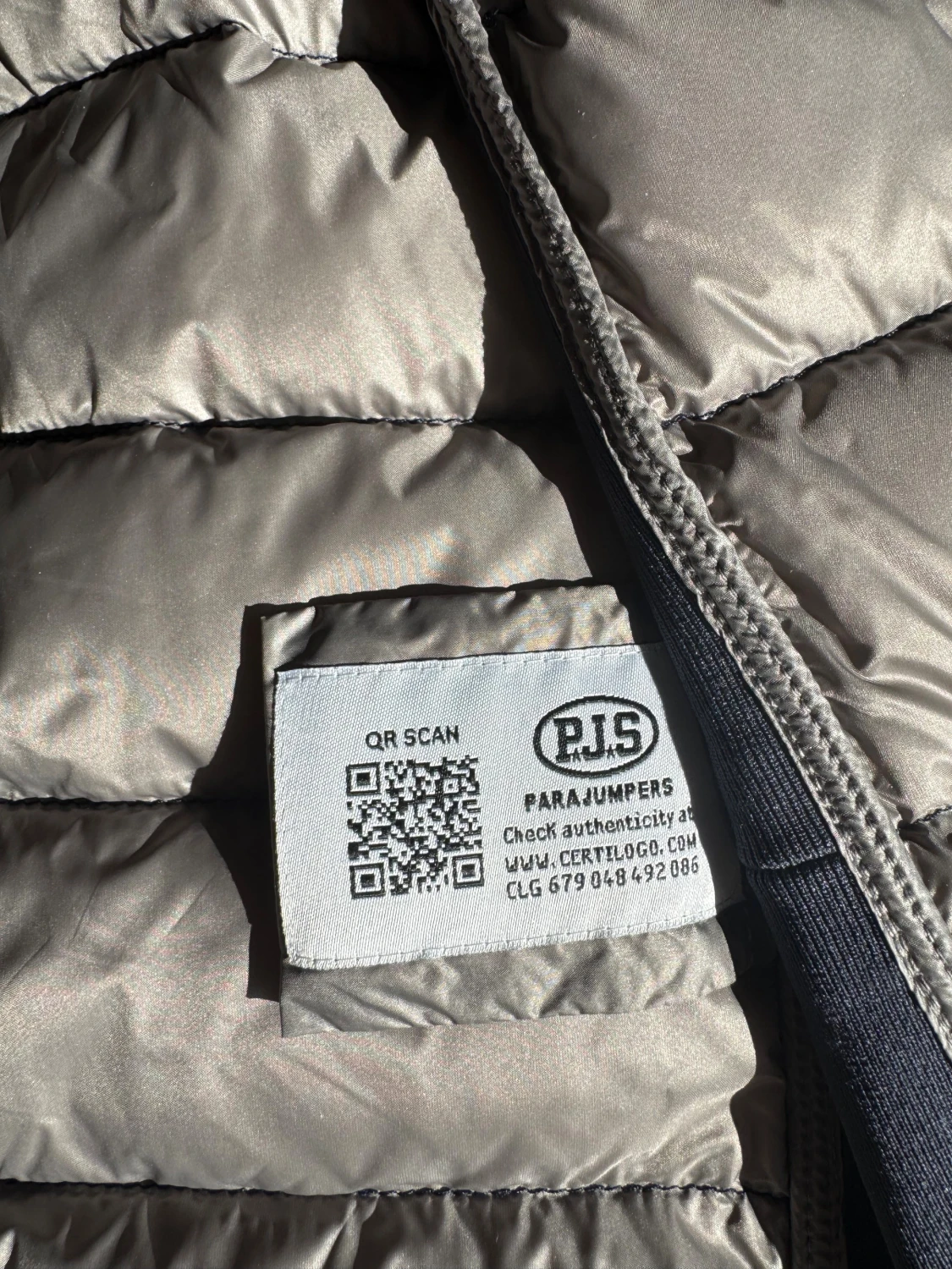 Mörkblå dunväst från Parajumpers - 3