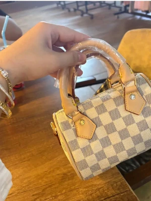 Väska - Nyskick med band 