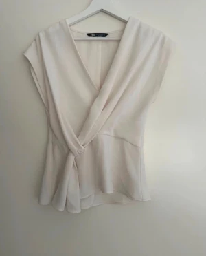 vit omlottblus  - snygg blus från zara!💗