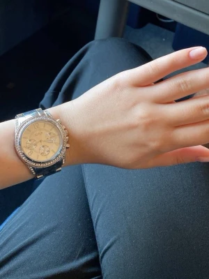 damklocka - i gott skick, allt fungerar, ser mycket elegant ut