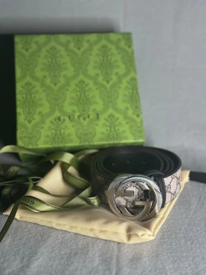 Bälte - Helt ny, skriv om du har frågor eller vill ha mer bilder.