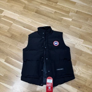 Canada goose väst - Storlek S helt ny och oanvänd. Perfekt som julklapp eller annat✌️
