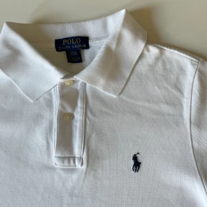 Ralph lauren  - Säljer nu denna feta Ralph lauren Pikén ⚡️9/10 skick⚡️Endast 350kr⚡️ Nypris ⚡️895⚡️snabbfrakt⚡️
