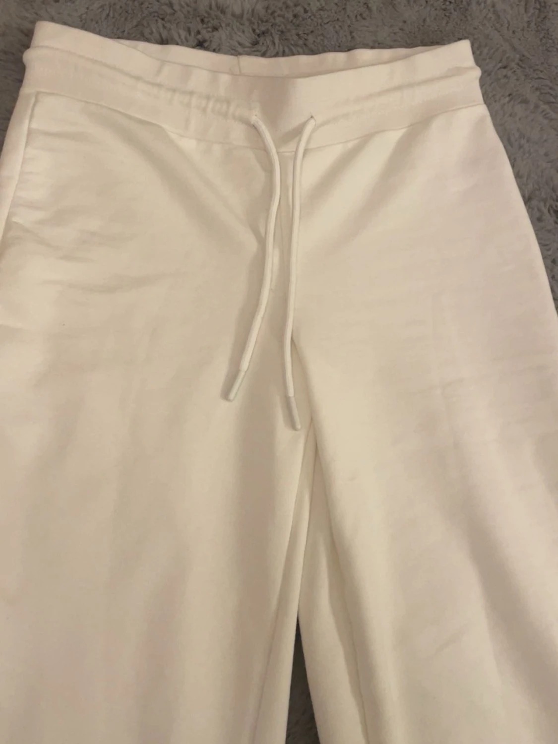 Vita mjukisbyxor med snörning - 1