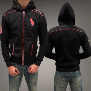 Ralph lauren zip hoodie  - Säljer en fet Ralph lauren zip🙌🏻|| Skick 8/10!|| Står M men passar Xs-S|| Hör av er vid frågor!!