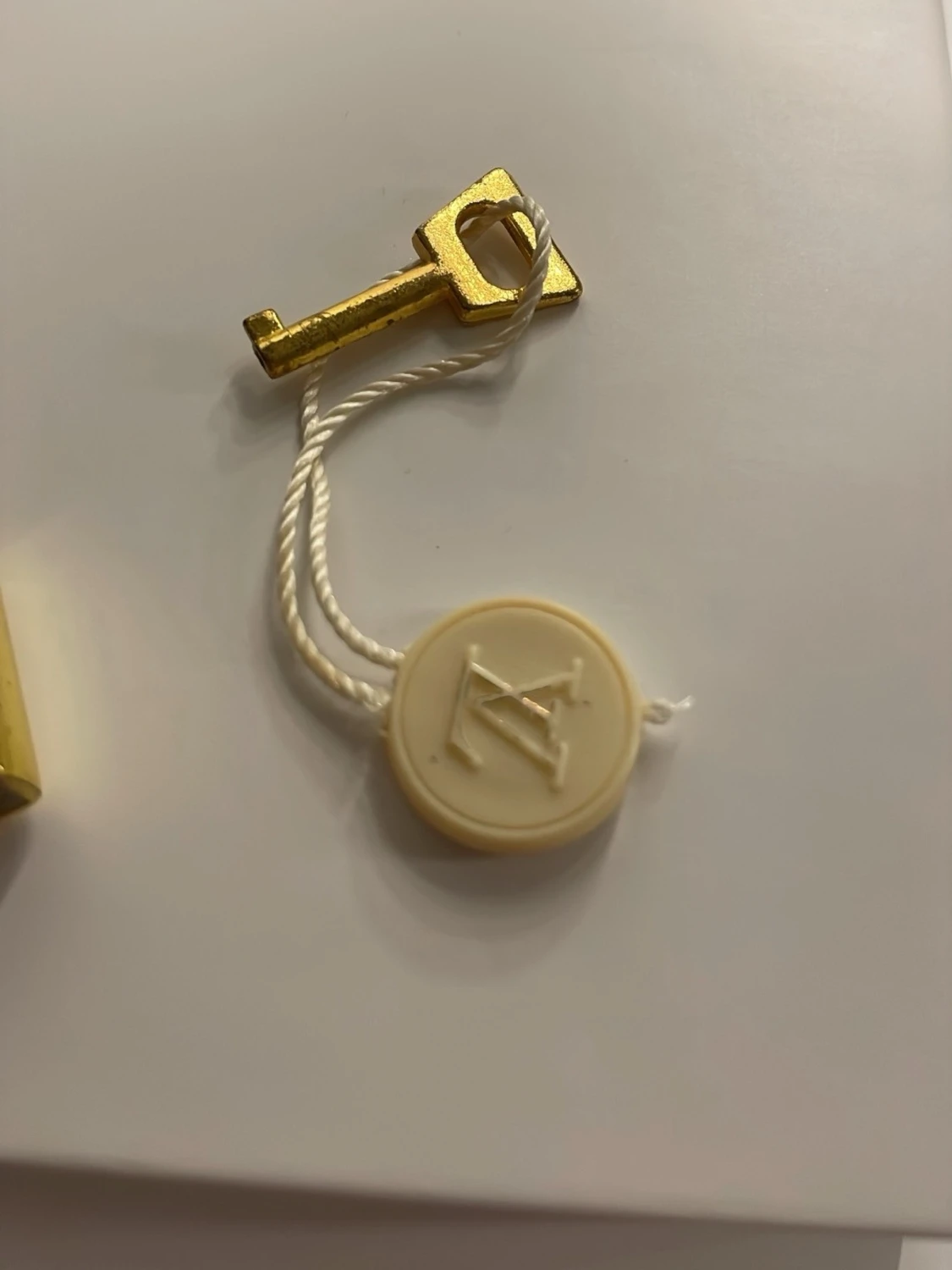  guldpläterat lås med nyckel - 3