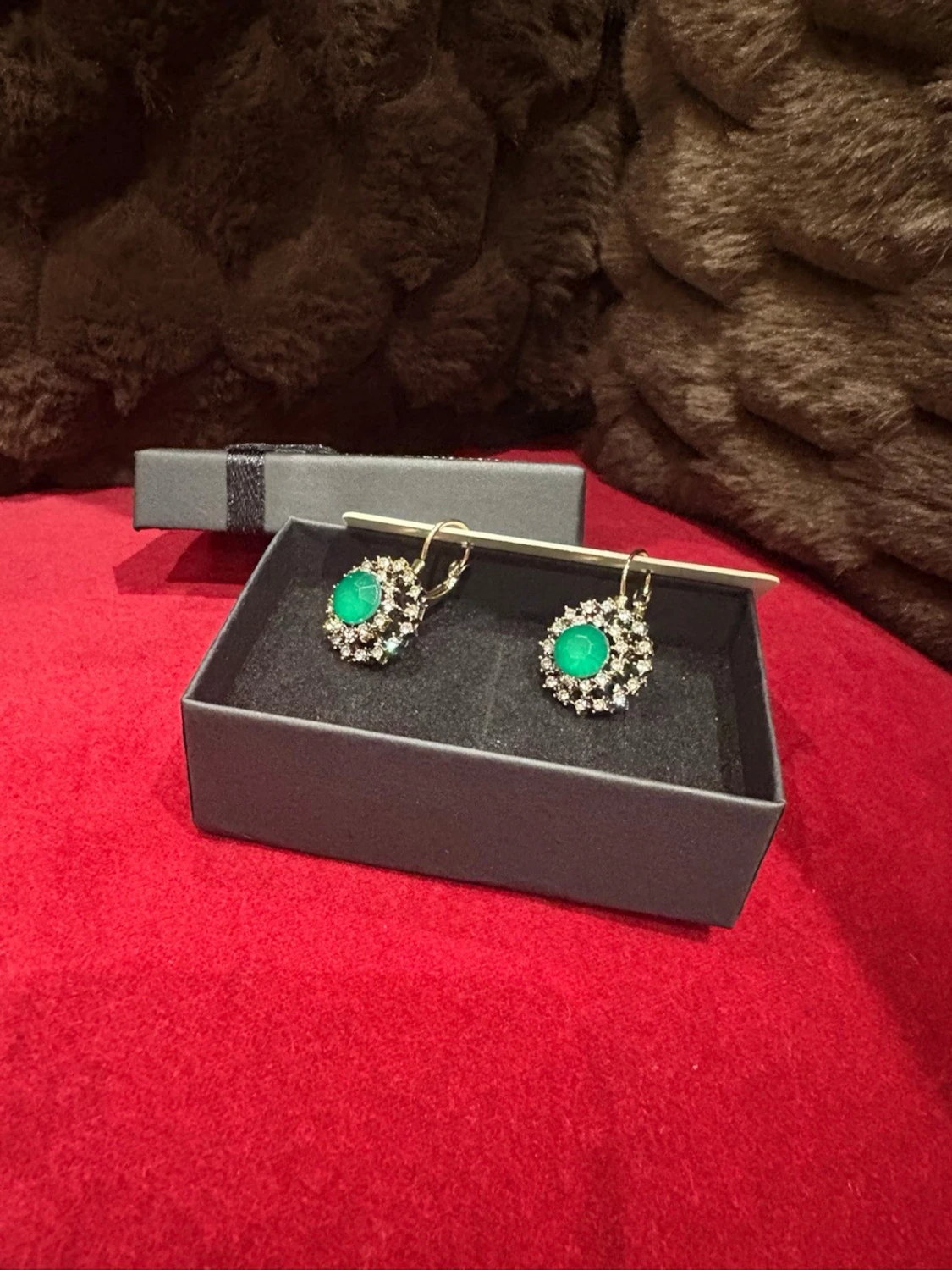 Grön och guldig väst med pärldetaljer - 4