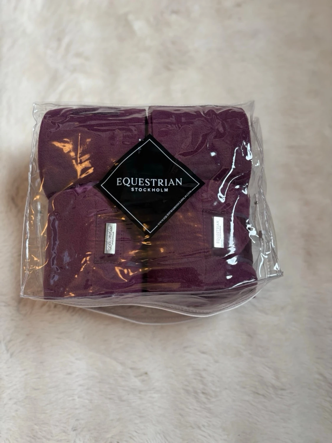 Vinröda lindor från Equestrian Stockholm