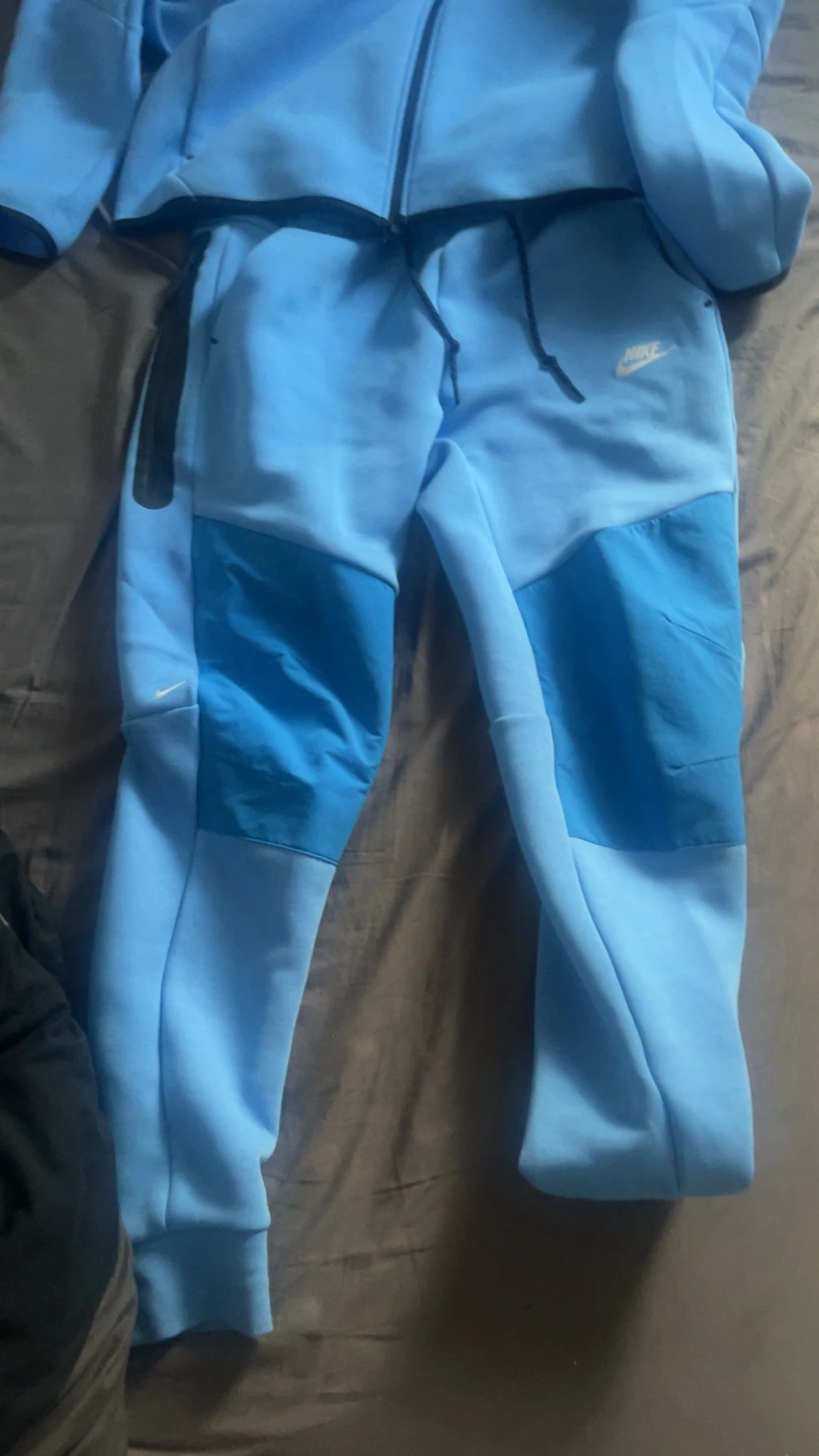 Nike ljusblå mjukisbyxor med snörning - 1