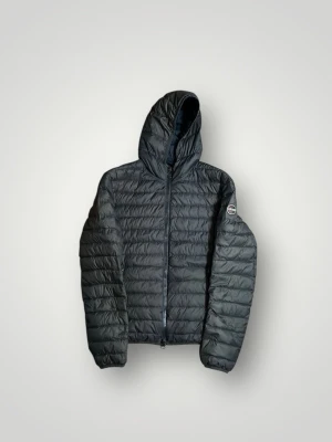 Colmar jacka - Tja säljer nu denna riktigt snygga och populära colmar jacka i storlek M där nypris är cirka 4500kr, skick 9/10 vid minsta lilla fundering är det bara att höra av sig! Mvh Santén 