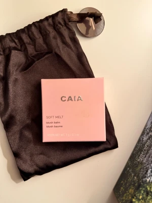 Caia blush julkalendern  - En blush från deras julkalender i år. Inte öppnad. Denna färg finns inte att få tag på (bara i julkalendern) 💗💗