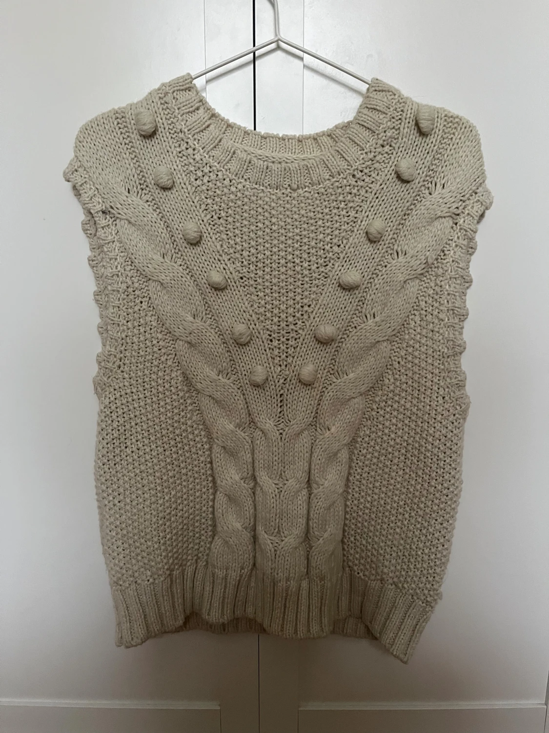 Stickad beige tröja 