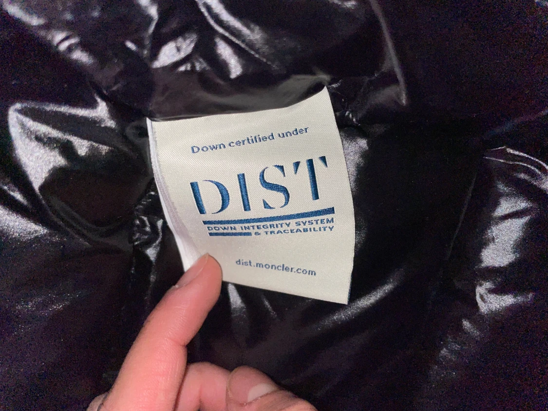 Svart dunväst från Moncler med huva - 2