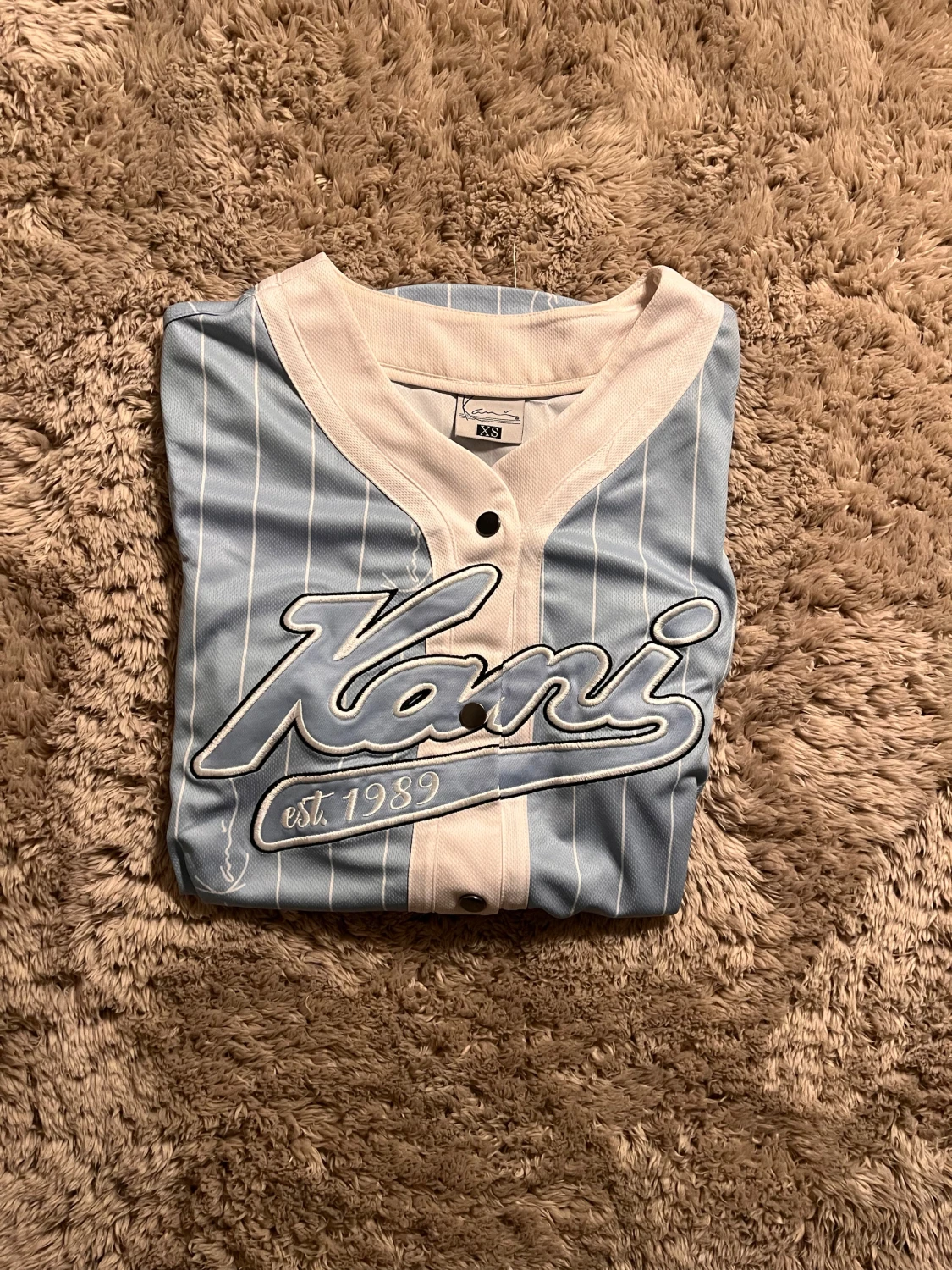 Blåvit randig skjorta från Karl Kani