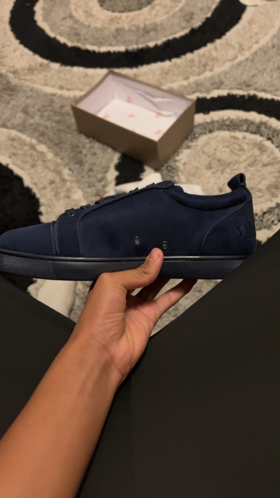 Mörkblå mocka sneakers från Louboutin - 2