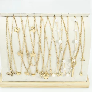 Necklace - Set of 11 different styles - A set of eleven different necklaces in gold metal. The set includes necklaces with pendants such as butterflies, hearts, stars and pearls. Perfect for varying your style! Best for birthday party/gift and Christmas gifts , for measurement see picture 4 Shipping very fast - same day  You can pick up as well (Svalöv)