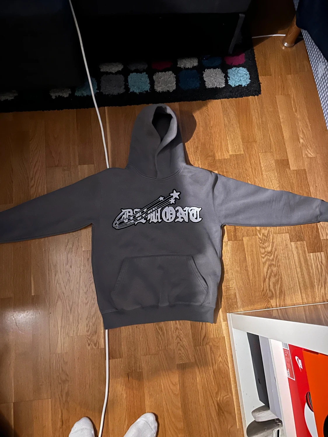 Grå Demont hoodie med tryck