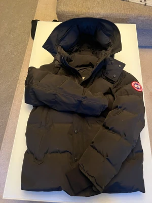 Wyndham Canada Goose svart - Svart canada goose wyndham i storlem L. Skriv för intresse och bilder. 