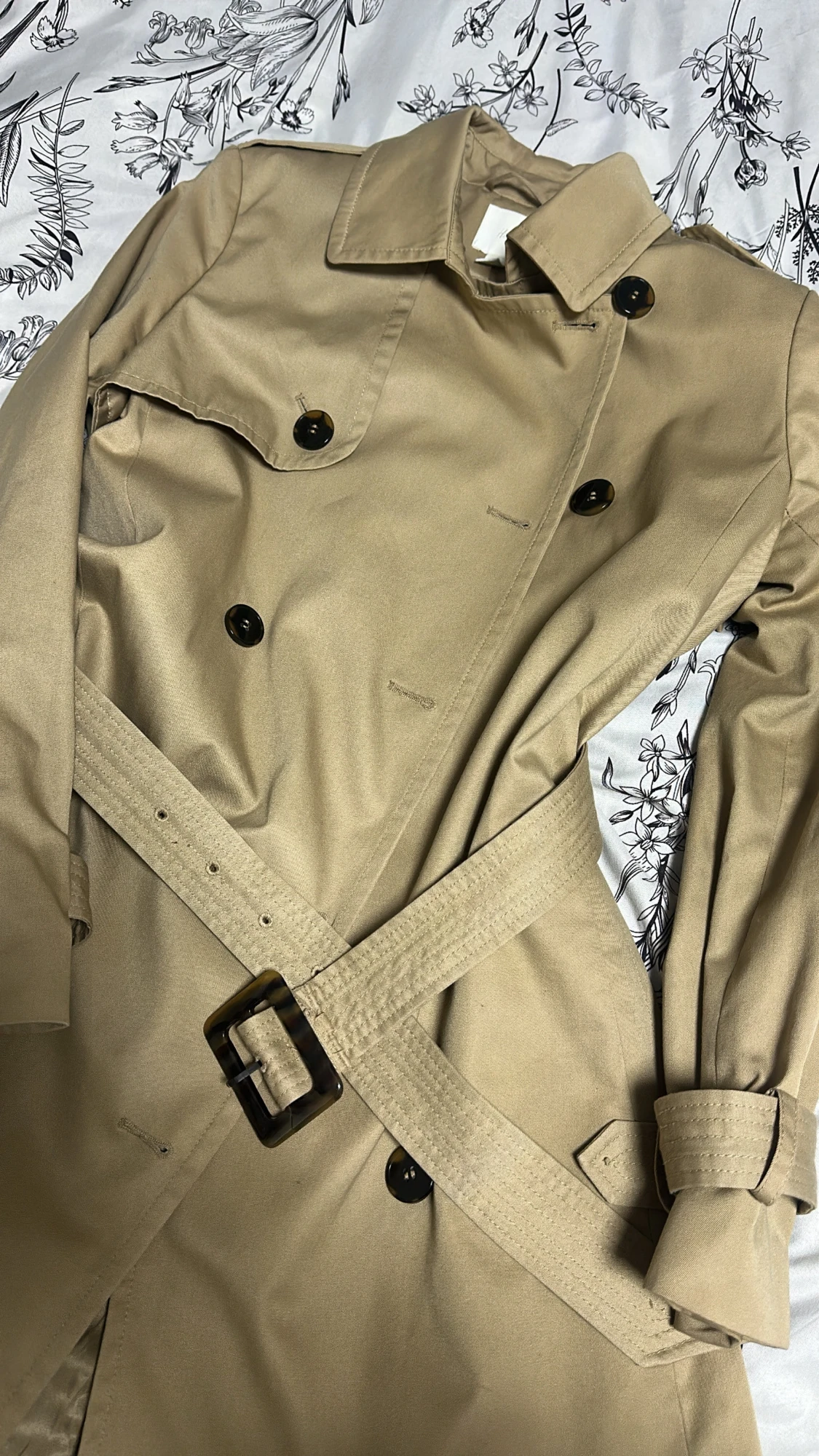 Beige trenchcoat från H&M med bälte - 2