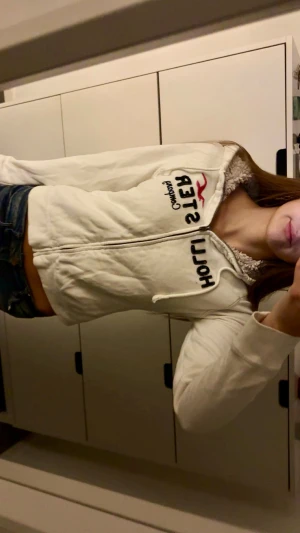 y2k hollister zip up hoodie fodrad teddy - Super comfy Hollister zip up hoodie in white with blue text and a pink bird. Size L, fits a regular S! Teddy material inside, very comfy.  Classic zip up with front kangaroo pocket and ribbed cuffs.  Good condition.   #2000s #abercrombie #abercrombieandfitch #vintage #swag #rare #y2k #baddie #hoodie #streetwear #alternative #emo #pinterest #hollister #hollistercalifornia